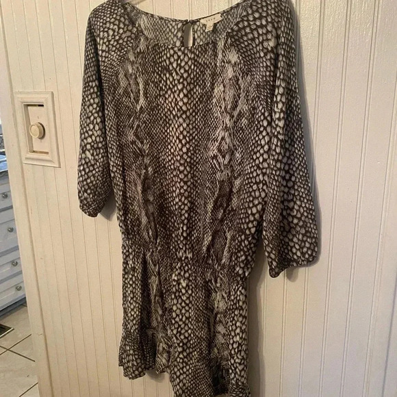 Soft Joie Dresses & Skirts - Soft joie drop waist 3/4 sleeve animal print dress